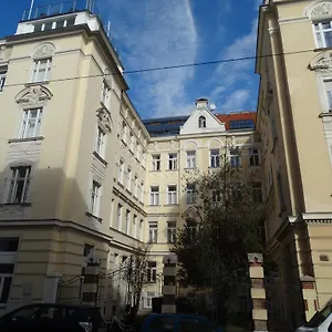 Jugendstil Garconniere Apartment Wien